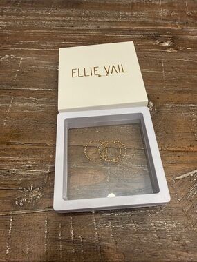 Ellie Vail size 8 waterproof ring Blair interlocking hammered ring